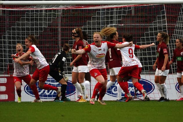 14 11 2021, Frauen Fussball GER, Saison 21 22, 2 Bundesliga , 1 FC Köln 1,FFc Turbine Potsdam , Franz Kremer stadion Köln FC Köln jubeln, Foto Chai von der Laage DFL regulations prohibit any use of photographs as image sequences and or quasi video EDITORIAL USE ONLY