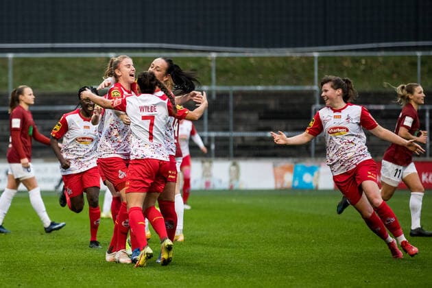 FLYERALARM Womens Bundesliga, 1 FC Koeln 1 FFC Turbine Potsdam 14 11 2021 The women of 1 FC Koeln celebrate the 1 0 by Myrthe Moorrees 6, 1 FC Koeln FLYERALARM Womens Bundesliga, 1 FC Koeln 1 FFC Turbine Potsdam, Koeln, Geissbockheim DFL REGULATES PROHIBIT ANY USE OF PHOTOGRAPHS AS IMAGE SEQUENCES AND OR QUASI VIDEO Copyright: xBEAUTIFULxSPORTS Wunderlx