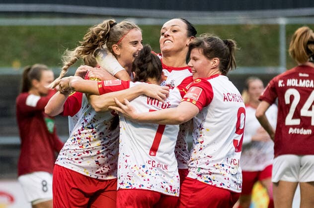 FLYERALARM Womens Bundesliga, 1 FC Koeln 1 FFC Turbine Potsdam 14 11 2021 The women of 1 FC Koeln celebrate the 1 0 by Myrthe Moorrees 6, 1 FC Koeln FLYERALARM Womens Bundesliga, 1 FC Koeln 1 FFC Turbine Potsdam, Koeln, Geissbockheim DFL REGULATES PROHIBIT ANY USE OF PHOTOGRAPHS AS IMAGE SEQUENCES AND OR QUASI VIDEO Copyright: xBEAUTIFULxSPORTS Wunderlx