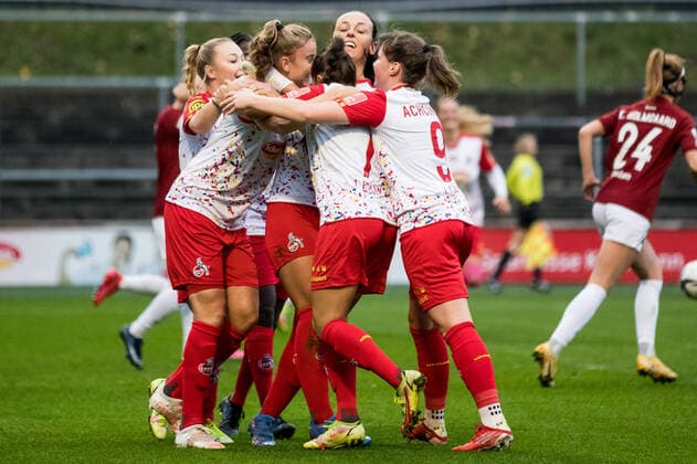 FLYERALARM Womens Bundesliga, 1 FC Koeln 1 FFC Turbine Potsdam 14 11 2021 The women of 1 FC Koeln celebrate the 1 0 by Myrthe Moorrees 6, 1 FC Koeln FLYERALARM Womens Bundesliga, 1 FC Koeln 1 FFC Turbine Potsdam, Koeln, Geissbockheim DFL REGULATES PROHIBIT ANY USE OF PHOTOGRAPHS AS IMAGE SEQUENCES AND OR QUASI VIDEO Copyright: xBEAUTIFULxSPORTS Wunderlx