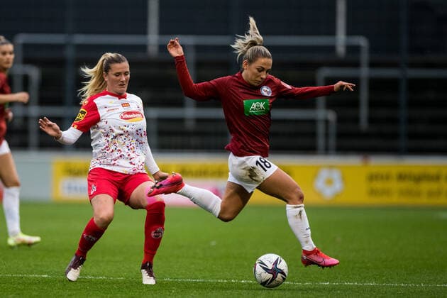 FLYERALARM Womens Bundesliga, 1 FC Koeln 1 FFC Turbine Potsdam 14 11 2021 Rachel Rinast 31, 1 FC Koeln , Gina Chmielinski 18, 1 FFC Turbine Potsdam FLYERALARM Womens Bundesliga, 1 FC Koeln 1 FFC Turbine Potsdam, Koeln, Geissbockheim DFL REGULATES PROHIBIT ANY USE OF PHOTOGRAPHS AS IMAGE SEQUENCES AND OR QUASI VIDEO Copyright: xBEAUTIFULxSPORTS Wunderlx