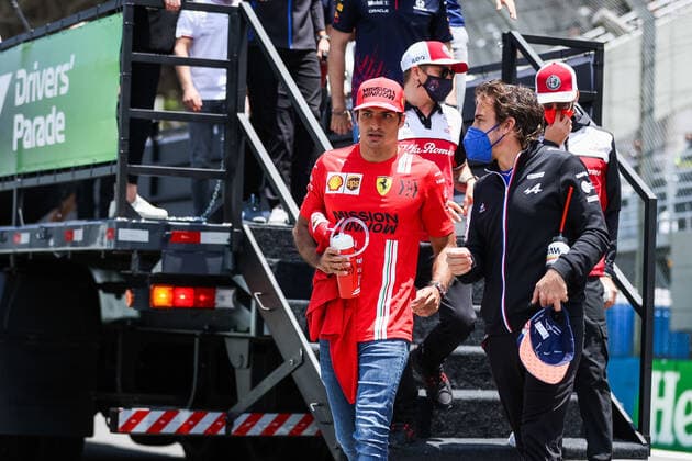 SAINZ Carlos (spa), Scuderia Ferrari SF21, ALONSO Fernando (spa), Alpine F1 A521, portrait during the Formula 1 Heineken Grande Premio De Sao Paulo 2021, Sao Paulo Grand Prix, 19th round of the 2021 FIA Formula One World Championship, WM, Weltmeisterschaft from November 12 to 14, 2021 on the Interlagos Circuit, in Sao Paulo, Brazil - F1 - SAO PAULO GRAND PRIX 2021 - RACE DPPI Panoramic  00121040_AV6_5728