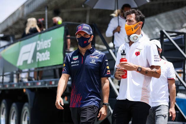 PEREZ Sergio (mex), Red Bull Racing Honda RB16B, RICCIARDO Daniel (aus), McLaren MCL35M, portrait during the Formula 1 Heineken Grande Premio De Sao Paulo 2021, Sao Paulo Grand Prix, 19th round of the 2021 FIA Formula One World Championship, WM, Weltmeisterschaft from November 12 to 14, 2021 on the Interlagos Circuit, in Sao Paulo, Brazil - F1 - SAO PAULO GRAND PRIX 2021 - RACE DPPI Panoramic  00121040_AV6_5756