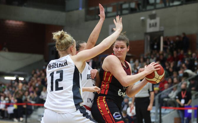 Germany s Laura Hebecker and Belgium s Kyara Linskens fight for the ball during a basketball game between Belgian national basket team the Belgian Cats and Germany, Sunday 14 November 2021 in Kortrijk, a qualifier for the FIBA Women s EuroBasket 2023 tournament. VIRGINIExLEFOUR  x3136048x