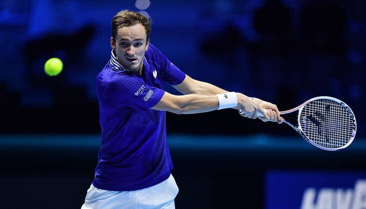 November 14, 2021, TORINO, Italia: Daniil Medvedev of Russia returns the ball during the match against Hurkacz of Poland at the Nitto ATP, Tennis Herren Finals in Turin, Italy, 14 November 2021.ANSA ALESSANDRO DI MARCO TORINO Italia - ZUMAa110 20211114_zaf_a110_032 Copyright: xAlessandroxDixMarcox