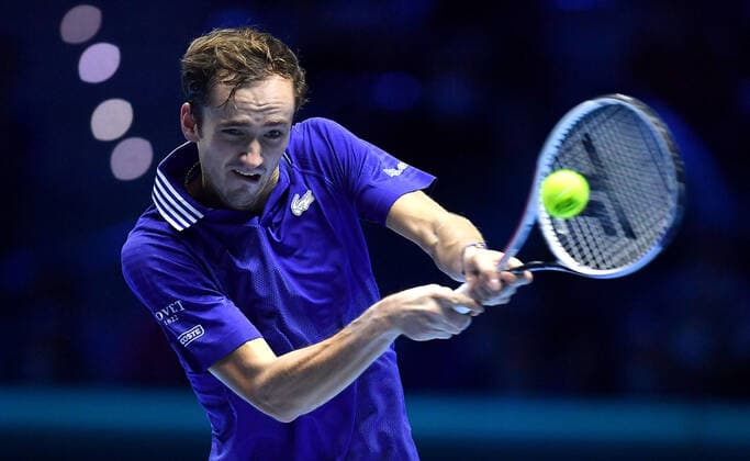 November 14, 2021, TORINO, Italia: Daniil Medvedev of Russia returns the ball during the match against Hurkacz of Poland at the Nitto ATP, Tennis Herren Finals in Turin, Italy, 14 November 2021.ANSA ALESSANDRO DI MARCO TORINO Italia - ZUMAa110 20211114_zaf_a110_034 Copyright: xAlessandroxDixMarcox