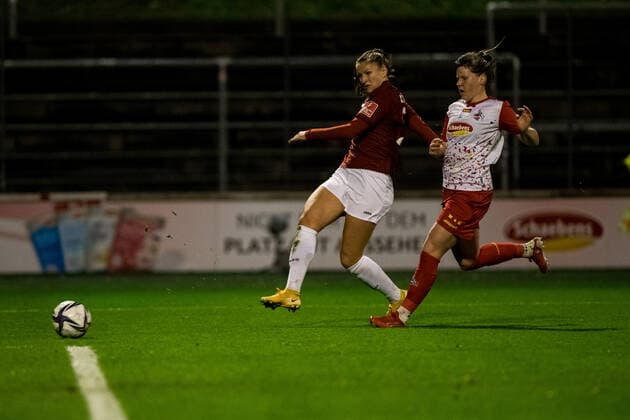 FLYERALARM Womens Bundesliga, 1 FC Koeln 1 FFC Turbine Potsdam 14 11 2021 Melissa Koessler 25, 1 FFC Turbine Potsdam , Weronika Zaistowska 24, 1 FC Koeln FLYERALARM Womens Bundesliga, 1 FC Koeln 1 FFC Turbine Potsdam, Koeln, Geissbockheim DFL REGULATES PROHIBIT ANY USE OF PHOTOGRAPHS AS IMAGE SEQUENCES AND OR QUASI VIDEO Copyright: xBEAUTIFULxSPORTS Wunderlx