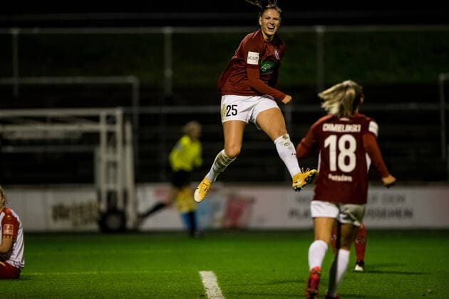 FLYERALARM Womens Bundesliga, 1 FC Koeln 1 FFC Turbine Potsdam 14 11 2021 Cheering at 1 FFC Turbine Potsdam after the 1 2 goal by Melissa Koessler 25, 1 FFC Turbine Potsdam FLYERALARM Womens Bundesliga, 1 FC Koeln 1 FFC Turbine Potsdam, Koeln, Geissbockheim DFL REGULATES PROHIBIT ANY USE OF PHOTOGRAPHS AS IMAGE SEQUENCES AND OR QUASI VIDEO Copyright: xBEAUTIFULxSPORTS Wunderlx
