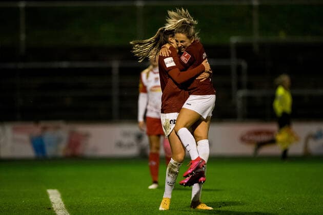 FLYERALARM Womens Bundesliga, 1 FC Koeln 1 FFC Turbine Potsdam 14 11 2021 Cheering at 1 FFC Turbine Potsdam after the 1 2 goal by Melissa Koessler 25, 1 FFC Turbine Potsdam FLYERALARM Womens Bundesliga, 1 FC Koeln 1 FFC Turbine Potsdam, Koeln, Geissbockheim DFL REGULATES PROHIBIT ANY USE OF PHOTOGRAPHS AS IMAGE SEQUENCES AND OR QUASI VIDEO Copyright: xBEAUTIFULxSPORTS Wunderlx