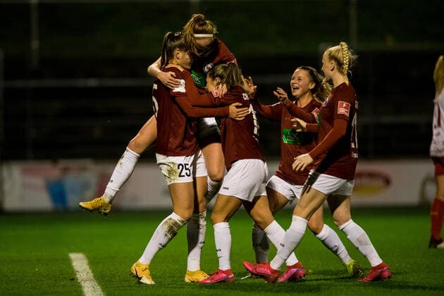 FLYERALARM Womens Bundesliga, 1 FC Koeln 1 FFC Turbine Potsdam 14 11 2021 Cheering at 1 FFC Turbine Potsdam after the 1 2 goal by Melissa Koessler 25, 1 FFC Turbine Potsdam FLYERALARM Womens Bundesliga, 1 FC Koeln 1 FFC Turbine Potsdam, Koeln, Geissbockheim DFL REGULATES PROHIBIT ANY USE OF PHOTOGRAPHS AS IMAGE SEQUENCES AND OR QUASI VIDEO Copyright: xBEAUTIFULxSPORTS Wunderlx