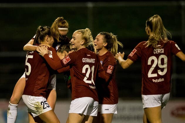 FLYERALARM Womens Bundesliga, 1 FC Koeln 1 FFC Turbine Potsdam 14 11 2021 Cheering at 1 FFC Turbine Potsdam after the 1 2 goal by Melissa Koessler 25, 1 FFC Turbine Potsdam FLYERALARM Womens Bundesliga, 1 FC Koeln 1 FFC Turbine Potsdam, Koeln, Geissbockheim DFL REGULATES PROHIBIT ANY USE OF PHOTOGRAPHS AS IMAGE SEQUENCES AND OR QUASI VIDEO Copyright: xBEAUTIFULxSPORTS Wunderlx