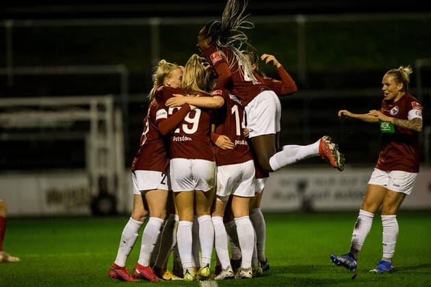 FLYERALARM Womens Bundesliga, 1 FC Koeln 1 FFC Turbine Potsdam 14 11 2021 Cheering at 1 FFC Turbine Potsdam after the 1 2 goal by Melissa Koessler 25, 1 FFC Turbine Potsdam FLYERALARM Womens Bundesliga, 1 FC Koeln 1 FFC Turbine Potsdam, Koeln, Geissbockheim DFL REGULATES PROHIBIT ANY USE OF PHOTOGRAPHS AS IMAGE SEQUENCES AND OR QUASI VIDEO Copyright: xBEAUTIFULxSPORTS Wunderlx
