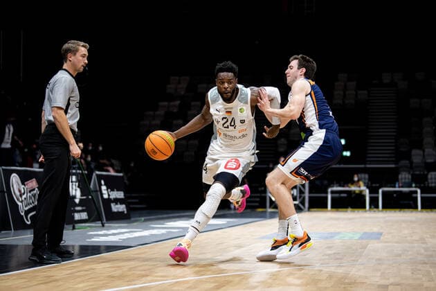 14 11 2021 Basketball Season 2021 2022 2 Bundesliga Pro A 10 Spieltag Nürnberg Falcons Basketball Club NBC Rostock Seawolves ThHa Roland L Amour Nyama 24, Nürnberg Falcons BC NBC Stefan Ilzhöfer Ilzhoefer 12, Rostock Seawolves