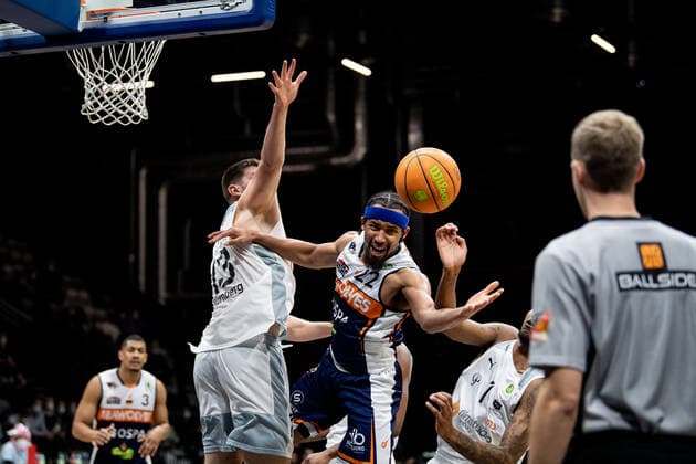 14 11 2021 Basketball Season 2021 2022 2 Bundesliga Pro A 10 Spieltag Nürnberg Falcons Basketball Club NBC Rostock Seawolves ThHa Jonathan Maier 13, Nürnberg Falcons BC NBC Nijal Eman Pearson 22, Rostock Seawolves