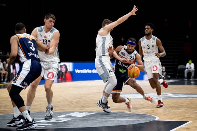 14 11 2021 Basketball Season 2021 2022 2 Bundesliga Pro A 10 Spieltag Nürnberg Falcons Basketball Club NBC Rostock Seawolves ThHa Sebastian Schröder Schroeder 14, Nürnberg Falcons BC NBC Nijal Eman Pearson 22, Rostock Seawolves