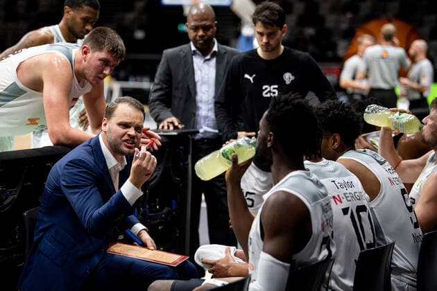 14 11 2021 Basketball Season 2021 2022 2 Bundesliga Pro A 10 Spieltag Nürnberg Falcons Basketball Club NBC Rostock Seawolves ThHa Vytautas Buzas Trainer Headcoach Nürnberg Falcons BC NBC Timeout