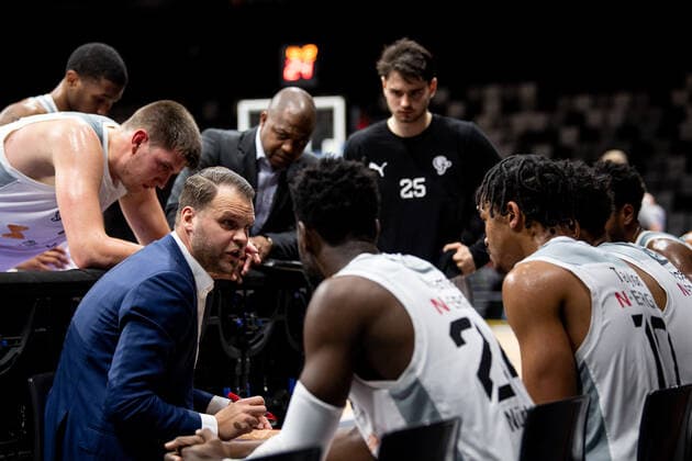 14 11 2021 Basketball Season 2021 2022 2 Bundesliga Pro A 10 Spieltag Nürnberg Falcons Basketball Club NBC Rostock Seawolves ThHa Vytautas Buzas Trainer Headcoach Nürnberg Falcons BC NBC Timeout