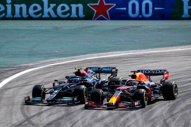 Start of the race, 33 VERSTAPPEN Max (nld), Red Bull Racing Honda RB16B, 77 BOTTAS Valtteri (fin), Mercedes AMG F1 GP W12 E Performance, action during the Formula 1 Heineken Grande Premio De Sao Paulo 2021, Sao Paulo Grand Prix, 19th round of the 2021 FIA Formula One World Championship, WM, Weltmeisterschaft from November 12 to 14, 2021 on the Interlagos Circuit, in Sao Paulo, Brazil - F1 - SAO PAULO GRAND PRIX 2021 - RACE DPPI Panoramic  00121040__V2_9888.JPG_