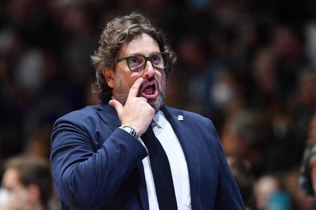 Andrea Trinchieri Head Coach, Head Coach, FC Bayern Muenchen Basketball , Niners Chemnitz vs FC Bayern Muenchen, 14 11 2021, BBL Cup, Quarterfinals, GER, Season 2021 2022 Niners Chemnitz vs FC Bayern Muenchen, 14 11 2021, BBL Cup, Quarterfinals, GER, Season 2021 2022 Chemnitz Copyright: xBertxHarzer xEibner-xPressefotox