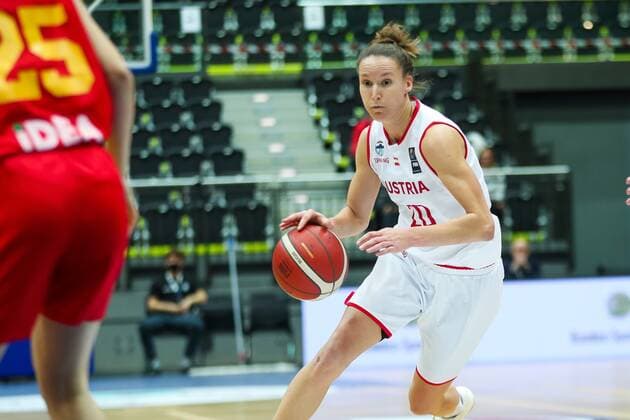 BASKETBALL - FIBA EURO Quali, AUT vs MNE SCHWECHAT,AUSTRIA,14.NOV.21 - BASKETBALL - FIBA WomenÕs EURO Basket 2023 Qualification, OEBV international match, Länderspiel, Nationalmannschaft Austria vs Montenegro. Image shows Kata Takacs (AUT).  GEPAxpictures xPhilippxBrem