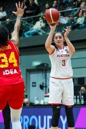 BASKETBALL - FIBA EURO Quali, AUT vs MNE SCHWECHAT,AUSTRIA,14.NOV.21 - BASKETBALL - FIBA WomenÕs EURO Basket 2023 Qualification, OEBV international match, Länderspiel, Nationalmannschaft Austria vs Montenegro. Image shows Julia Koeppl (AUT).  GEPAxpictures xPhilippxBrem