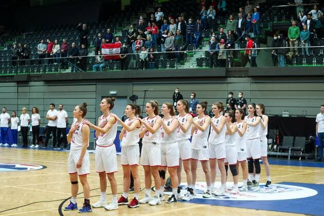 BASKETBALL - FIBA EURO Quali, AUT vs MNE SCHWECHAT,AUSTRIA,14.NOV.21 - BASKETBALL - FIBA WomenÕs EURO Basket 2023 Qualification, OEBV international match, Länderspiel, Nationalmannschaft Austria vs Montenegro. Image shows the team of AUT.  GEPAxpictures xPhilippxBrem