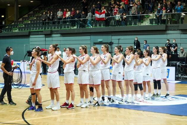 BASKETBALL - FIBA EURO Quali, AUT vs MNE SCHWECHAT,AUSTRIA,14.NOV.21 - BASKETBALL - FIBA WomenÕs EURO Basket 2023 Qualification, OEBV international match, Länderspiel, Nationalmannschaft Austria vs Montenegro. Image shows the team of AUT.  GEPAxpictures xPhilippxBrem