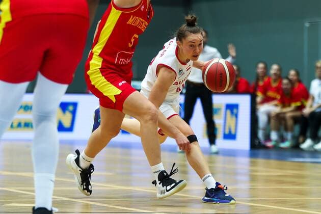 BASKETBALL - FIBA EURO Quali, AUT vs MNE SCHWECHAT,AUSTRIA,14.NOV.21 - BASKETBALL - FIBA WomenÕs EURO Basket 2023 Qualification, OEBV international match, Länderspiel, Nationalmannschaft Austria vs Montenegro. Image shows Sigrid Elisabeth Koizar (AUT).  GEPAxpictures xPhilippxBrem