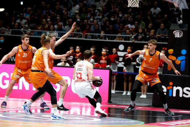 14 11 2021, easyCredit Basketball Bundesliga, Magentasport BBL Cup, 2020 2021 season, men, Chemnitz Niners FC Bayern Munich Basketball Andreas Obst, FC Bayern Munich Basketball Chemnitz Messe Chemnitz Sachsen Germany