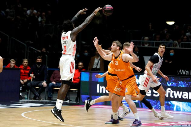 14 11 2021, easyCredit Basketball Bundesliga, Magentasport BBL Cup, 2020 2021 season, mens, Chemnitz Niners FC Bayern Munich Basketball Othello Hunter, FC Bayern Munich Basketball, Ivan KaraÄiÄ‡, Niners Chemnitz Chemnitz Fair Chemnitz Saxony Germany
