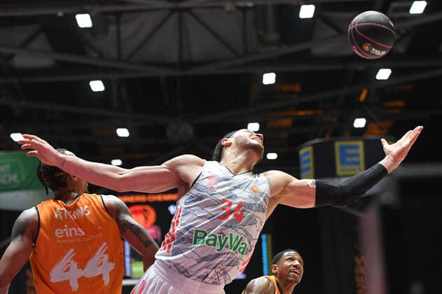 Gavin Schilling FC Bayern Muenchen Basketball , Niners Chemnitz vs FC Bayern Muenchen, 14 11 2021, BBL Pokal, Quarterfinals, GER, Season 2021 2022 Niners Chemnitz vs FC Bayern Muenchen, 14 11 2021, BBL Pokal, Quarterfinals, GER, Season 2021 2022 Chemnitz Copyright: xBertxHarzer xEibner-xPressefotox