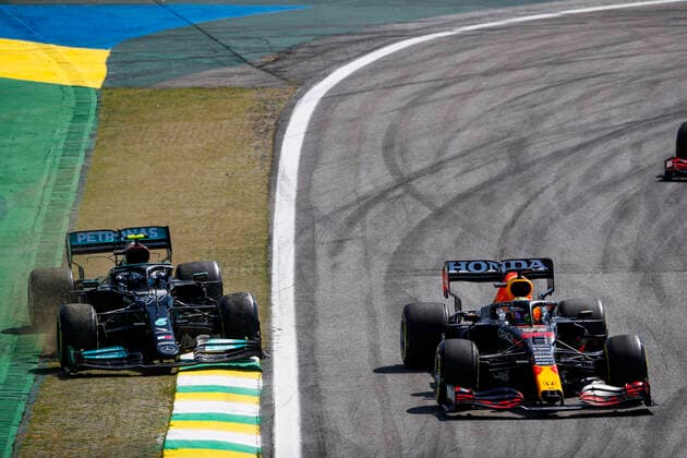 33 VERSTAPPEN Max (nld), Red Bull Racing Honda RB16B, 77 BOTTAS Valtteri (fin), Mercedes AMG F1 GP W12 E Performance, action during the Formula 1 Heineken Grande Premio De Sao Paulo 2021, Sao Paulo Grand Prix, 19th round of the 2021 FIA Formula One World Championship, WM, Weltmeisterschaft from November 12 to 14, 2021 on the Interlagos Circuit, in Sao Paulo, Brazil - F1 - SAO PAULO GRAND PRIX 2021 - RACE DPPI Panoramic  00121040__V2_9900.JPG_