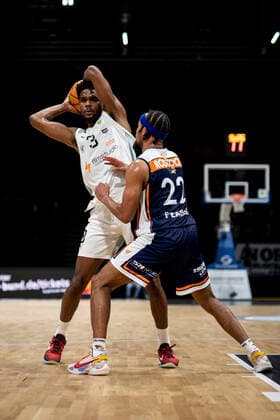 14 11 2021 Basketball Season 2021 2022 2 Bundesliga Pro A 10 Game Day Nuremberg Falcons Basketball Club NBC Rostock Seawolves ThHa Antonio Lee A J AJ Davis Jr 3, Nuremberg Falcons BC NBC Nijal Eman Pearson 22, Rostock Seawolves.