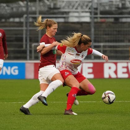 14 11 2021, Frauen Fussball GER, Saison 21 22, 2 Bundesliga , 1 FC Köln 1,FFC Turbine Potsdam , Franz Kremer stadion Köln Dina Sophia Orschman, 1 FFC Turbine Potsdam, Rachel Rinast, FC Köln, , Foto Chai von der Laage DFL regulations prohibit any use of photographs as image sequences and or quasi video EDITORIAL USE ONLY