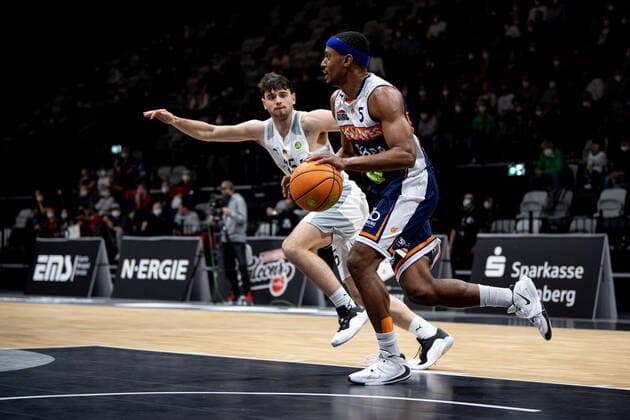 14 11 2021 Basketball Season 2021 2022 2 Bundesliga Pro A 10 Spieltag Nürnberg Falcons Basketball Club NBC Rostock Seawolves ThHa Tim Köpple Koepple 25, Nürnberg Falcons BC NBC Christopher John Carter 5, Rostock Seawolves