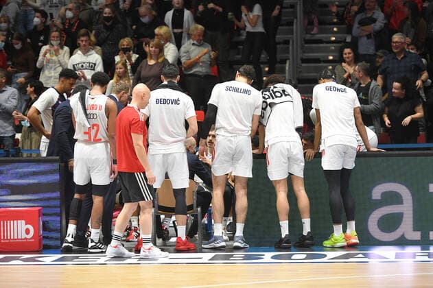FC Bayern Muenchen basketball frustrated team, Niners Chemnitz vs FC Bayern Muenchen, 14 11 2021, BBL Cup, quarter-finals, GER, 2021 2022 season Niners Chemnitz vs FC Bayern Muenchen, 14 11 2021, BBL Cup, quarter-finals, GER, 2021 2022 season Chemnitz. Copyright: xBertxHarzer xEibner-xPressefotox