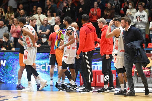 FC Bayern Muenchen basketball team loses in Chemnitz, Niners Chemnitz vs FC Bayern Muenchen, 14 11 2021, BBL Pokal, quarterfinals, GER, 2021 2022 season Niners Chemnitz vs FC Bayern Muenchen, 14 11 2021, BBL Pokal, quarterfinals, GER, 2021 2022 season Chemnitz. Copyright: xBertxHarzer xEibner-xPressefotox