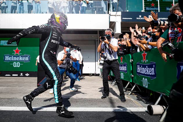 HAMILTON Lewis (gbr), Mercedes AMG F1 GP W12 E Performance, portrait during the Formula 1 Heineken Grande Premio De Sao Paulo 2021, Sao Paulo Grand Prix, 19th round of the 2021 FIA Formula One World Championship, WM, Weltmeisterschaft from November 12 to 14, 2021 on the Interlagos Circuit, in Sao Paulo, Brazil - F1 - SAO PAULO GRAND PRIX 2021 - RACE DPPI Panoramic  00121040__V2_0425.jpg