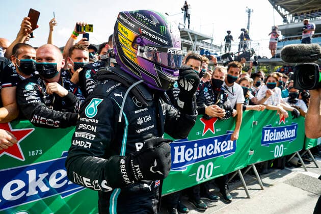 HAMILTON Lewis (gbr), Mercedes AMG F1 GP W12 E Performance, action during the Formula 1 Heineken Grande Premio De Sao Paulo 2021, Sao Paulo Grand Prix, 19th round of the 2021 FIA Formula One World Championship, WM, Weltmeisterschaft from November 12 to 14, 2021 on the Interlagos Circuit, in Sao Paulo, Brazil - F1 - SAO PAULO GRAND PRIX 2021 - RACE DPPI Panoramic  00121040__V2_0550.jpg