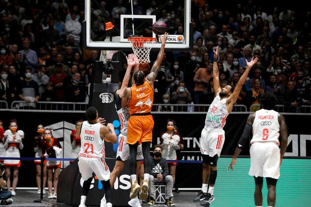 14 11 2021, easyCredit Basketball Bundesliga, Magentasport BBL Cup, 2020 2021 season, men, Chemnitz Niners FC Bayern Munich Basketball Darion Atkins, Niners Chemnitz Chemnitz Fair Chemnitz Saxony Germany