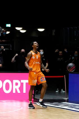 14 11 2021, easyCredit Basketball Bundesliga, Magentasport BBL Cup, 2020 2021 season, men, Chemnitz Niners FC Bayern Munich Basketball Isiaha Mike, Niners Chemnitz cheering Chemnitz Messe Chemnitz Sachsen Germany
