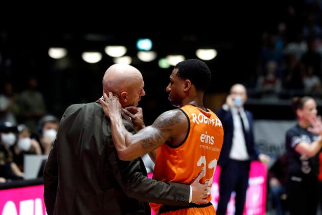 14 11 2021, easyCredit Basketball Bundesliga, Magentasport BBL Cup, 2020 2021 season, mens, Chemnitz Niners FC Bayern Munich Basketball Rodrigo Pastore head coach , Niners Chemnitz, Gerald Robinson, Niners Chemnitz Chemnitz Fair Chemnitz Saxony Germany