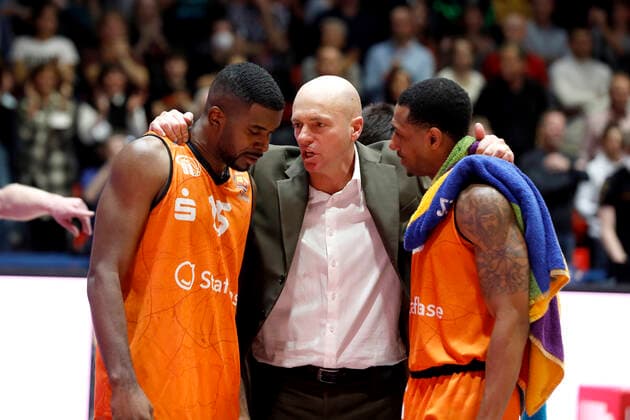 14 11 2021, easyCredit Basketball Bundesliga, Magentasport BBL Cup, 2020 2021 season, Mens, Chemnitz Niners FC Bayern Munich Basketball Frantz Massenat, Niners Chemnitz, Rodrigo Pastore Headcoach , Niners Chemnitz, Gerald Robinson, Niners Chemnitz Chemnitz Fair Chemnitz Saxony Germany