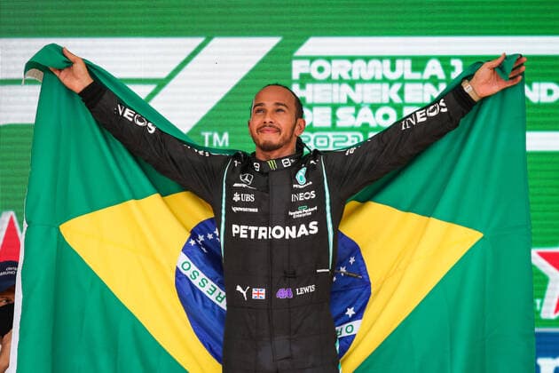 HAMILTON Lewis (gbr), Mercedes AMG F1 GP W12 E Performance, portrait celebrating victory on the podium during the Formula 1 Heineken Grande Premio De Sao Paulo 2021, Sao Paulo Grand Prix, 19th round of the 2021 FIA Formula One World Championship, WM, Weltmeisterschaft from November 12 to 14, 2021 on the Interlagos Circuit, in Sao Paulo, Brazil - F1 - SAO PAULO GRAND PRIX 2021 - RACE DPPI Panoramic  20211114_GOODEN_FGO04754