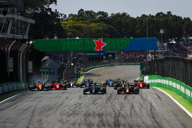 Start of the race: VERSTAPPEN Max (ned), Red Bull Racing Honda RB16B, HAMILTON Lewis (gbr), Mercedes AMG F1 GP W12 E Performance, NORRIS Lando (gbr), McLaren MCL35M, SAINZ Carlos (spa), Scuderia Ferrari SF21, action during the Formula 1 Heineken Grande Premio De Sao Paulo 2021, Sao Paulo Grand Prix, 19th round of the 2021 FIA Formula One World Championship, WM, Weltmeisterschaft from November 12 to 14, 2021 on the Interlagos Circuit, in Sao Paulo, Brazil - F1 - SAO PAULO GRAND PRIX 2021 - RACE DPPI Panoramic  20211114_GOODEN_FGO04067