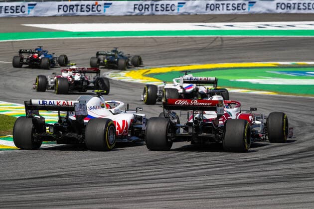 07 RAIKKONEN Kimi (fin), Alfa Romeo Racing ORLEN C41, 47 SCHUMACHER Mick (ger), Haas F1 Team VF-21 Ferrari, action during the Formula 1 Heineken Grande Premio De Sao Paulo 2021, Sao Paulo Grand Prix, 19th round of the 2021 FIA Formula One World Championship, WM, Weltmeisterschaft from November 12 to 14, 2021 on the Interlagos Circuit, in Sao Paulo, Brazil - F1 - SAO PAULO GRAND PRIX 2021 - RACE DPPI Panoramic  20211114_GOODEN_FGO04263