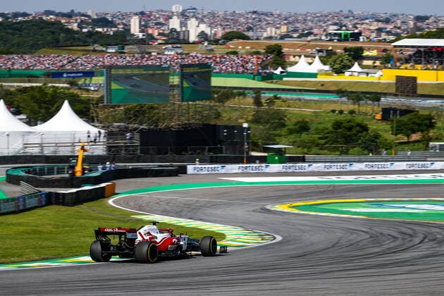 RAIKKONEN Kimi (fin), Alfa Romeo Racing ORLEN C41, action during the Formula 1 Heineken Grande Premio De Sao Paulo 2021, Sao Paulo Grand Prix, 19th round of the 2021 FIA Formula One World Championship, WM, Weltmeisterschaft from November 12 to 14, 2021 on the Interlagos Circuit, in Sao Paulo, Brazil - F1 - SAO PAULO GRAND PRIX 2021 - RACE DPPI Panoramic  20211114_GOODEN_FGO04372