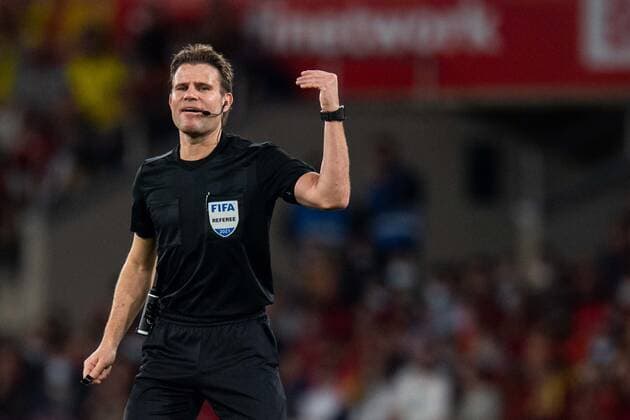 211114 Referee Felix Brych during the FIFA World Cup Qualifier football match between Spain and Sweden on November 14, 2021 in Seville Photo Joel Marklund BILDBYRAN kod JM JM0228 bbeng fotboll football soccer fotball landskamp vm kval fifa world cup qualifier sverige sweden sverige a spanien spain,  Copyright: JOELxMARKLUND BB211114JM066
