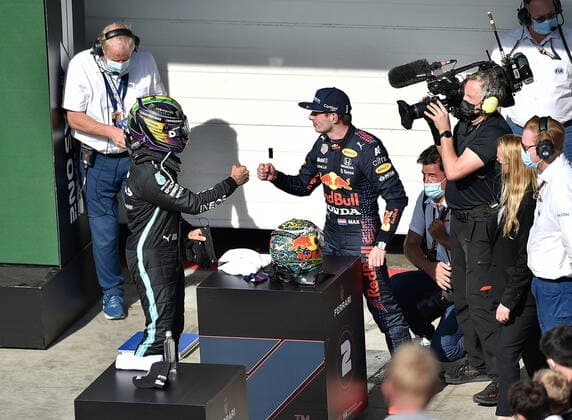FORMULA 1 HEINEKEN GRANDE PREMIO DO BRASIL 2021 14 11 2021, Autodromo Jose Carlos Pace, Interlagos, FORMULA 1 HEINEKEN GRANDE PREMIO DO BRASIL 2021 , in the picture winner Lewis Hamilton GBR , Mercedes AMG Petronas Formula One Team with second placed Max Verstappen NEL , Red Bull Racing Honda nordphotoxGmbHx xBratic nph00250