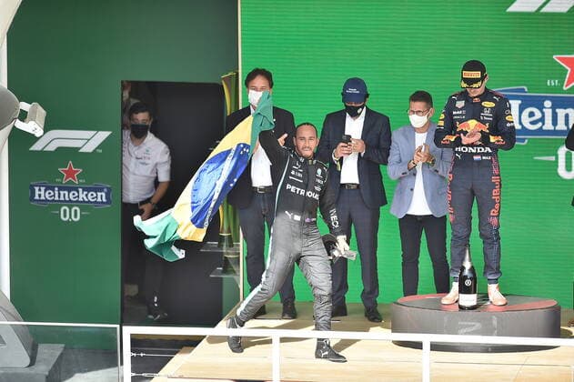 FORMULA 1 HEINEKEN GRANDE PREMIO DO BRASIL 2021 14 11 2021, Autodromo Jose Carlos Pace, Interlagos, FORMULA 1 HEINEKEN GRANDE PREMIO DO BRASIL 2021 , in picture podium winner Lewis Hamilton GBR , Mercedes AMG Petronas Formula One Team, 2nd place for Max Verstappen NEL , Red Bull Racing Honda nordphotoxGmbHx xBratic nph00250